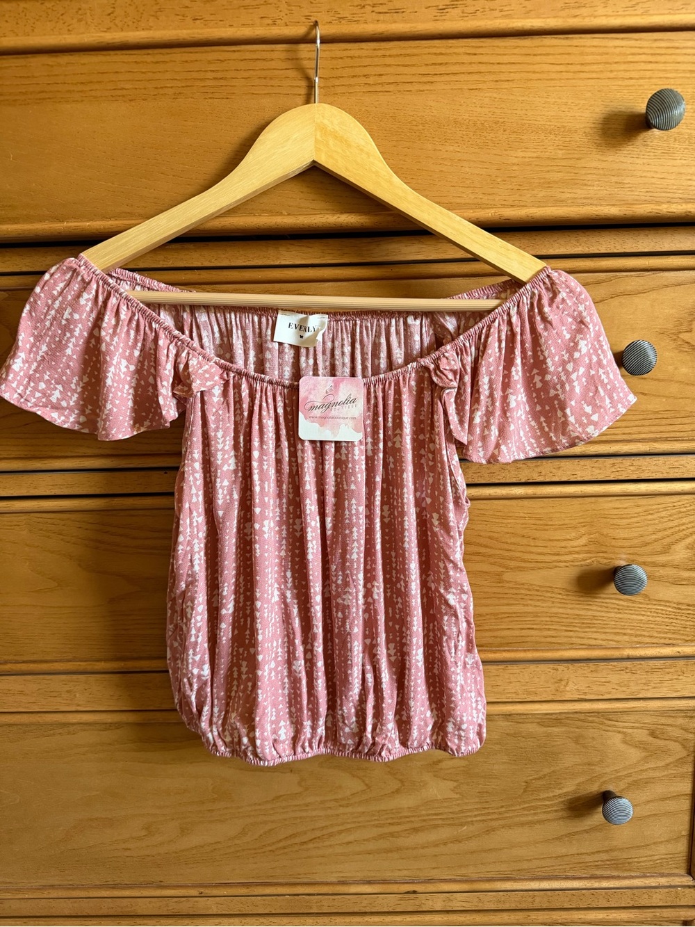 NEW Everly Off the Shoulder Ruffle Cropped Top Womens Size Medium Mauve Bohemian